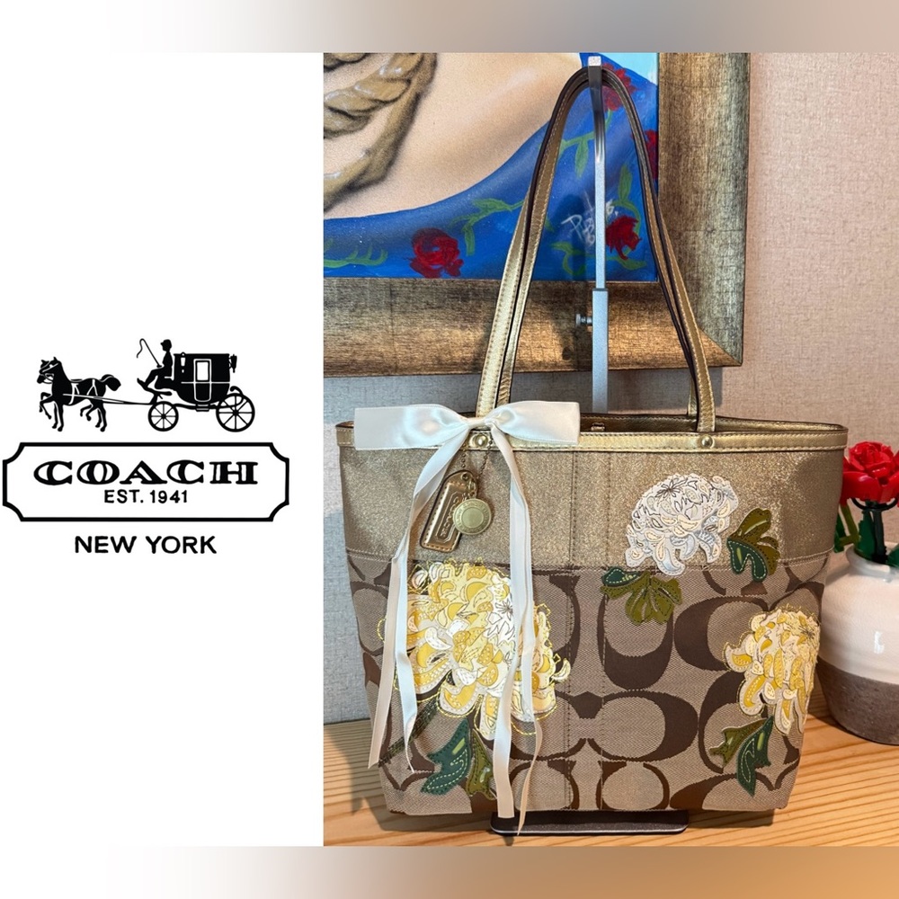 Coach bag floral applique gold signiture